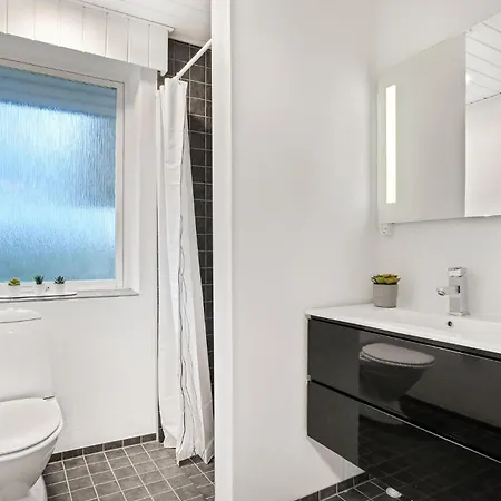 4 Bedroom Lovely In Holiday home