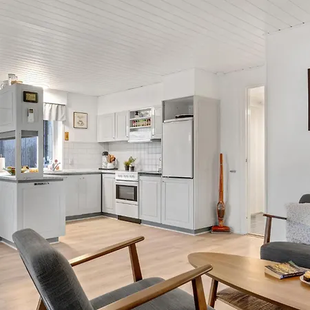 4 Bedroom Lovely In Holiday home