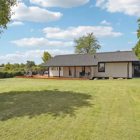 4 Bedroom Lovely In Holiday home *